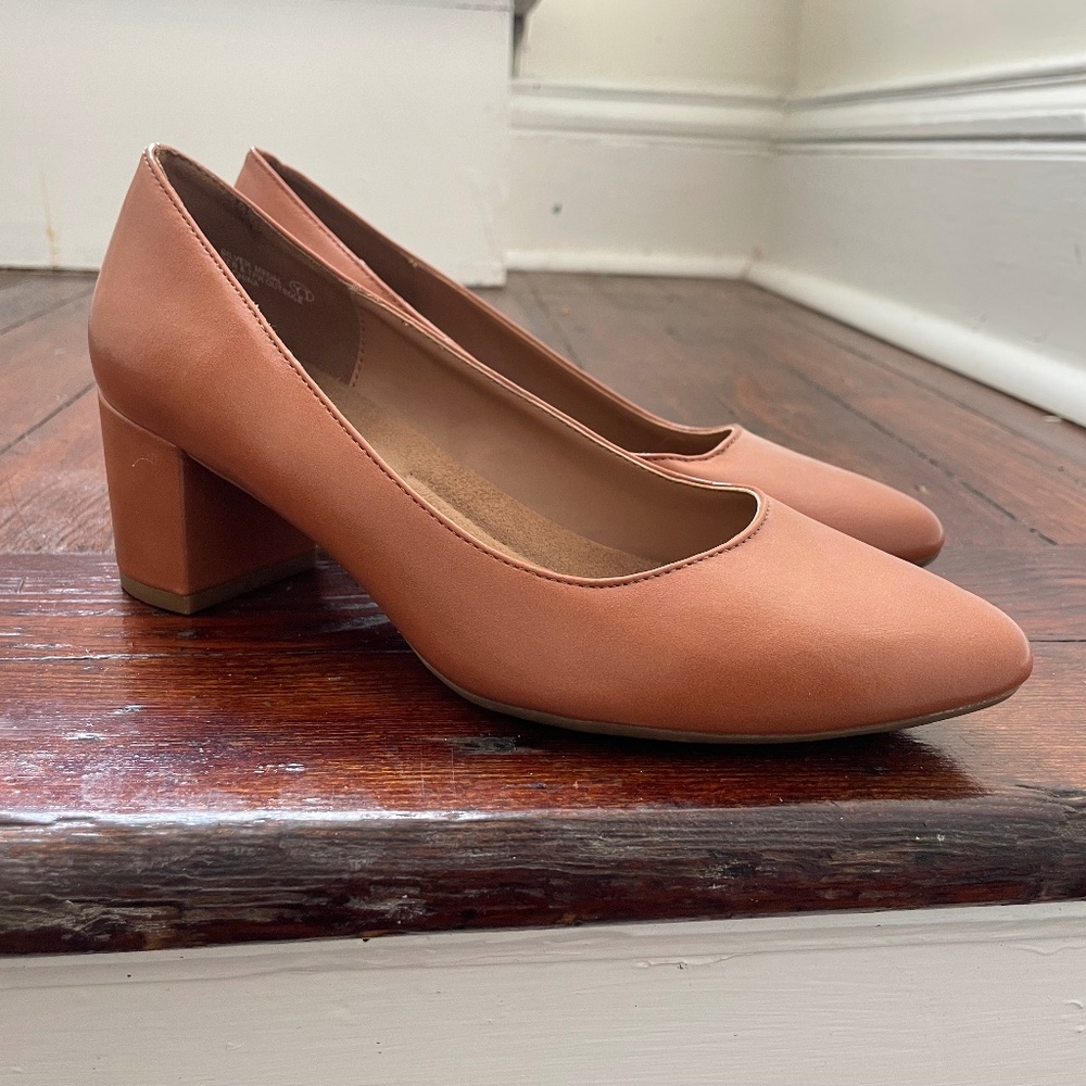 Aerosoles block heel pointed toe pump